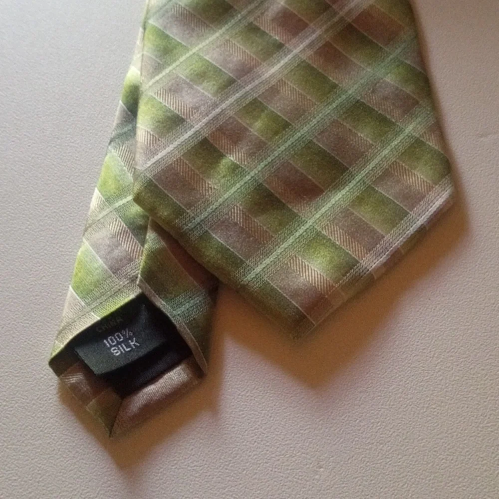 Van Heusen Olive and Taupe Plaid Tie